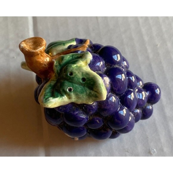 Grape Purple Salt & Pepper Shakers Set of 2, Lefton Ceramic - Picture 3 of 9